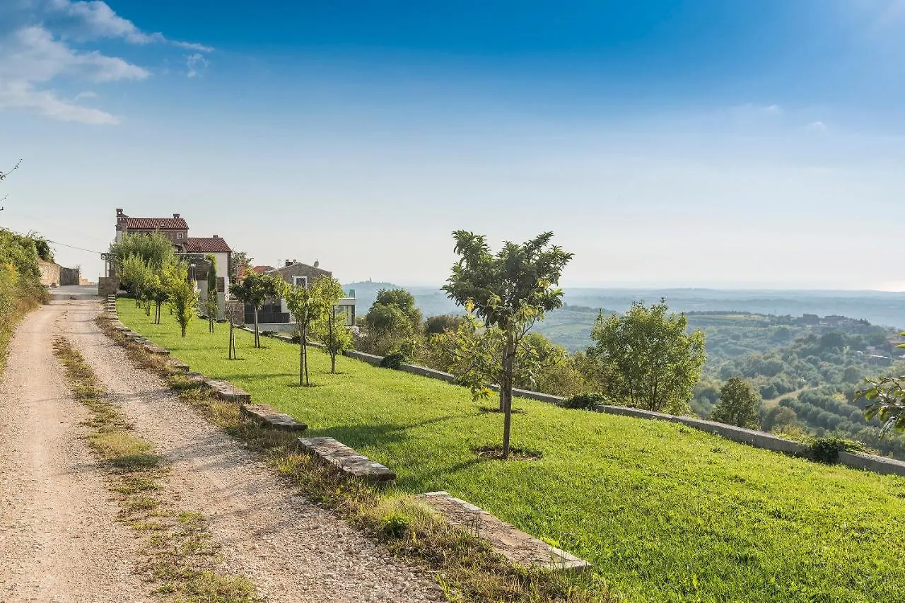Monte Vila Momjan